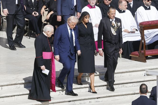 Trump i Zełenski złamali zasady na pogrzebie Franciszka