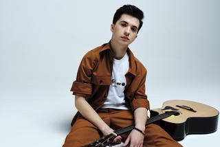 Marcin Patrzałek - chłopak z gitarą zachwycił w amerykańskim Mam Talent. Co u niego słychać?