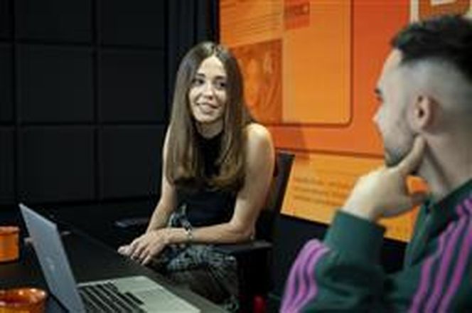 Izabella Krzan w "Gwiazdy przejmują ESKA.pl"