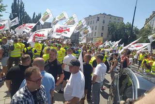 Górnicy protestują przed siedzibą PiS