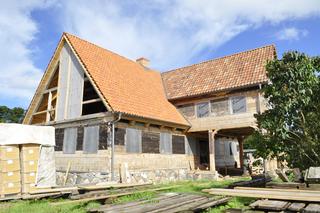 Dom podcieniowy w Mikoszewie na Żuławach, właściciele: Katarzyna i Michał Pielaszkiewiczowie