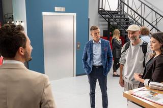 Barwy szczęścia odc. 2924. Kornel (Jakub Bohosiewicz), Weronika (Maria Świłpa), Hieronim Bonda (Maciej Kosmala), Modrzycki (Piotr Ligienza)