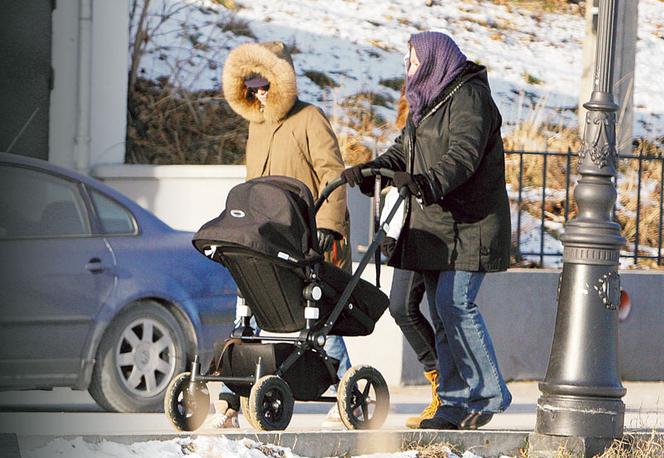 Anna Przybylska w trampkach na mrozie