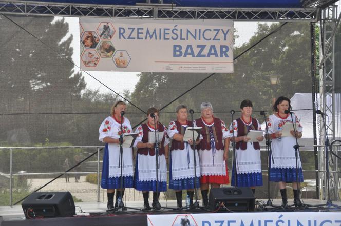 Rzemieślniczy Bazar w Kielcach. Były stoiska handlowe oraz atrakcje