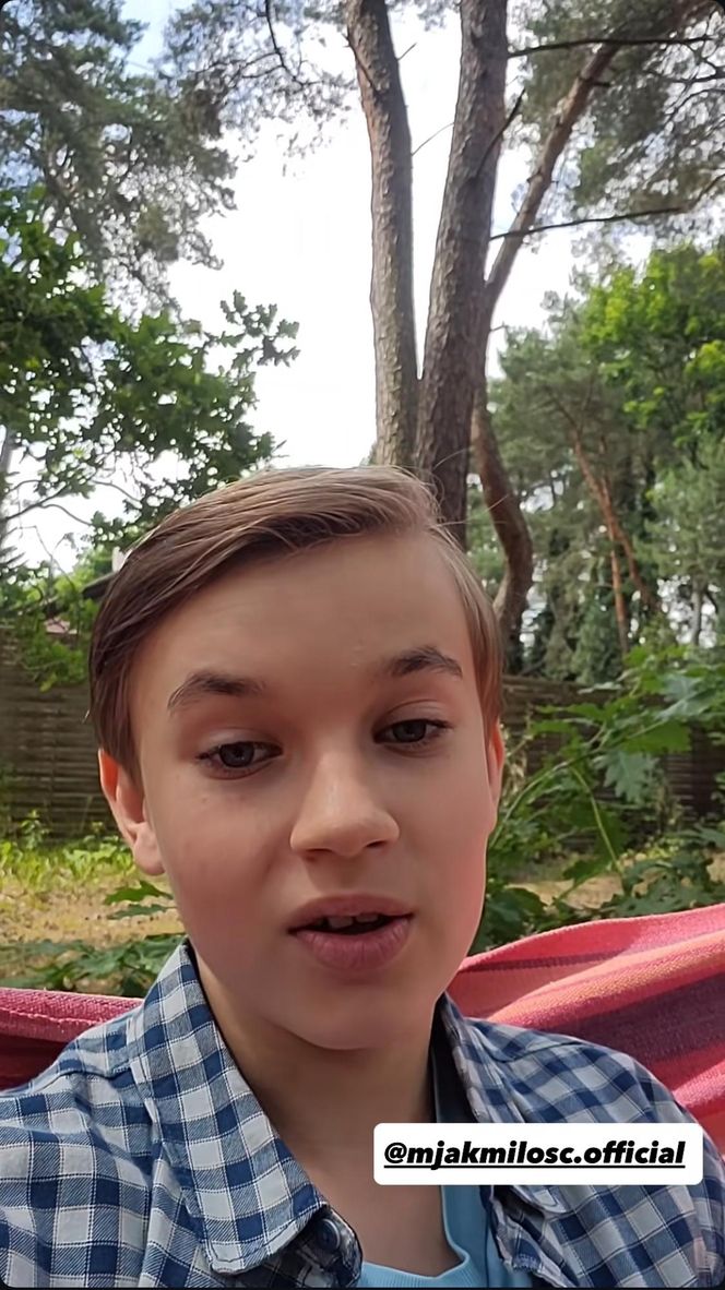 M jak miłość. Misiek (Aleksander Bożyk) na planie