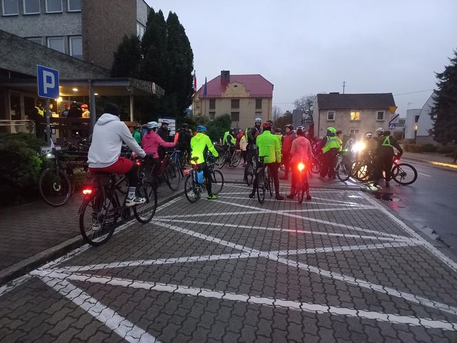 Z Leszna wystartował rajd rowerowy "Biało-Czerwono Zakręceni"