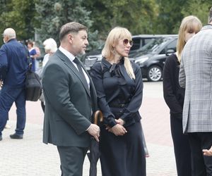 Pogrzeb Joanny Kołaczkowskiej. Tak pożegnali ją przyjaciele z kabaretu. Borek płakała jak uczennica