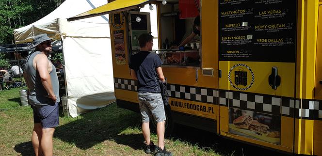 Trwa Festiwal Smaków Food Trucków w Olsztynie. Co dobrego można zjeść? [ZDJĘCIA]