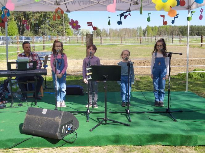 Fotorelacja z rodzinnego pikniku charytatywnego dla zwierząt z okazji I Dnia Konia w Łukówcu - 30.04.2023