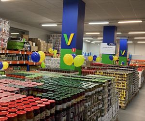 Nowy dyskont podbija Polskę. Rzuca wyzwanie Biedronce i Lidlowi? Otwiera sklepy w 3 tygodnie!