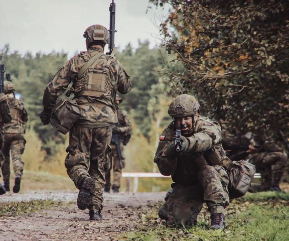 Siły Zbrojne RP rosną w siłę. Ile żołnierzy liczy polska armia i co z retencją?