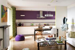 Fioletowa ściana w kuchni