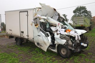 Bus wbił się w tył przyczepy traktora! O krok od tragedii na DK 62