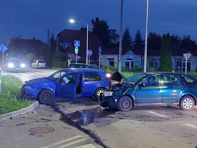 Wypadek na Konstytucji w Starachowicach. Zderzył się Volkswagen i Skoda