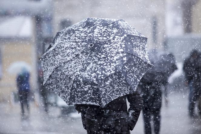 Totalne załamanie pogody w Polsce. Śnieg, burze z gradem i ogromny spadek temperatur. Zrobi się paskudnie