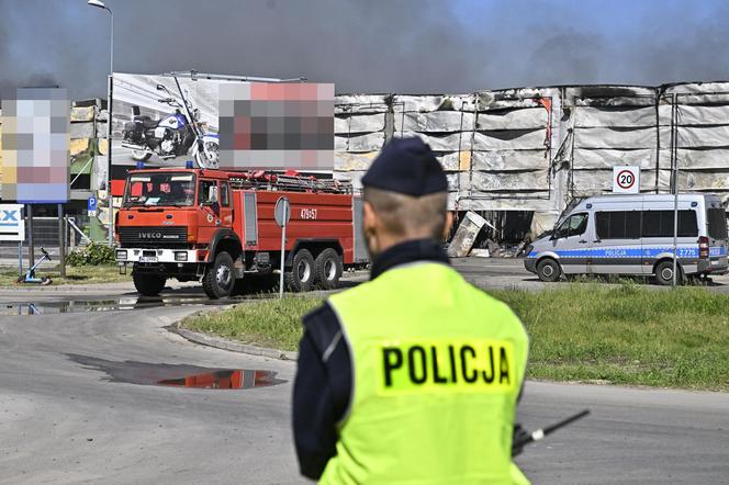 Marywilska 44 znowu zapłonęła?! Przerażające relacje służb. „Zauważyłem kłęby ciemnego dymu”