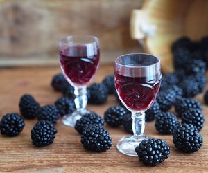 Nalewka z jeżyn - tradycyjny przepis na jeżynówkę