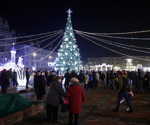 Bytomski rynek świeci się jak choinka. Gwiazda DeLoreana rozświetliła Bytomski Jarmark Świąteczny