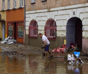 W Głuchołazach sceneria jak z czasów wojny. Mieszkańcy: „Chleba nam potrzeba” 