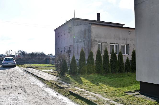 Dom w miejscowości Kozłów w powiecie miechowskim, w którym w sobotni wieczór 42-letni mężczyzna zaatakował dwóch chłopców metalową pałką