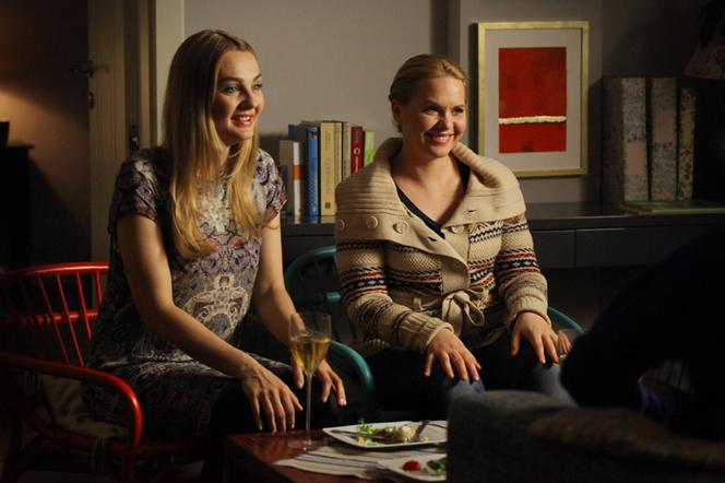 Przyjaciółki 3 sezon odcinek 33. Anka (Magdalena Stużyńska), Inga (Małgorzata Socha)
