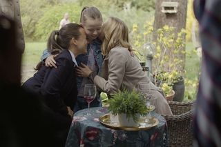 M jak miłość po wakacjach. Magda (Anna Mucha), Julia (Marta Chodorowska), Nadia (Mira Fareniuk)