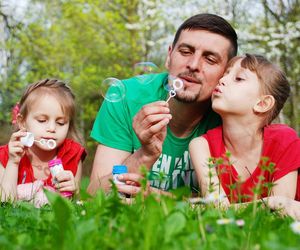 Kartki na Dzień Ojca 2025 do pobrania za darmo. Gotowe szablony i pomysły z okazji Dnia Ojca 23.06.2025