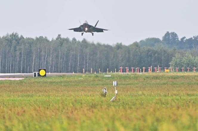 Łódzkie. Już 12 myśliwców F-22 Raptor stacjonuje w Łasku!