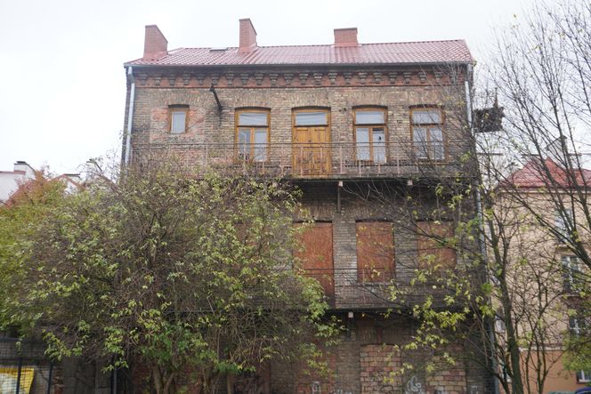 Opuszczona zabytkowa kamienica przy ul. Sienkiewicza w Białymstoku