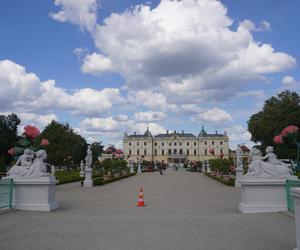 Nowa instalacja artystyczna przy Pałacu Branikich w Białymstoku