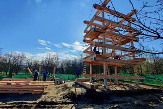 Wieża w parku kosztowała 350 tys. złotych, stała się pośmiewiskiem. Służy do obserwacji