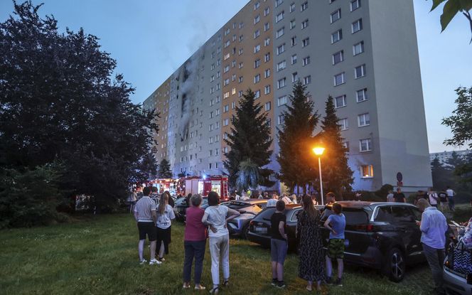 14-latka zginęła w pożarze bloku w Rzeszowie! Poszkodowanych zostało wiele osób [ZDJĘCIA, AKTUALIZACJA]