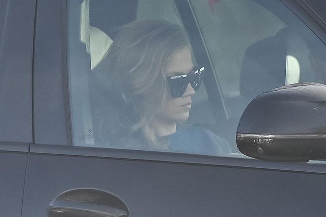 Agnieszka Kaczorowska siedzi i pachnie, a Rogacewicz wynosi śmieci i je kanapke poza autem... Fajna para?