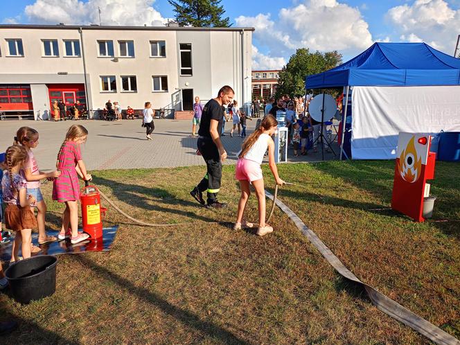 Uczestnicy wydarzenia chętnie zapoznawali się z tajnikami codziennej pracy siedleckich strażaków