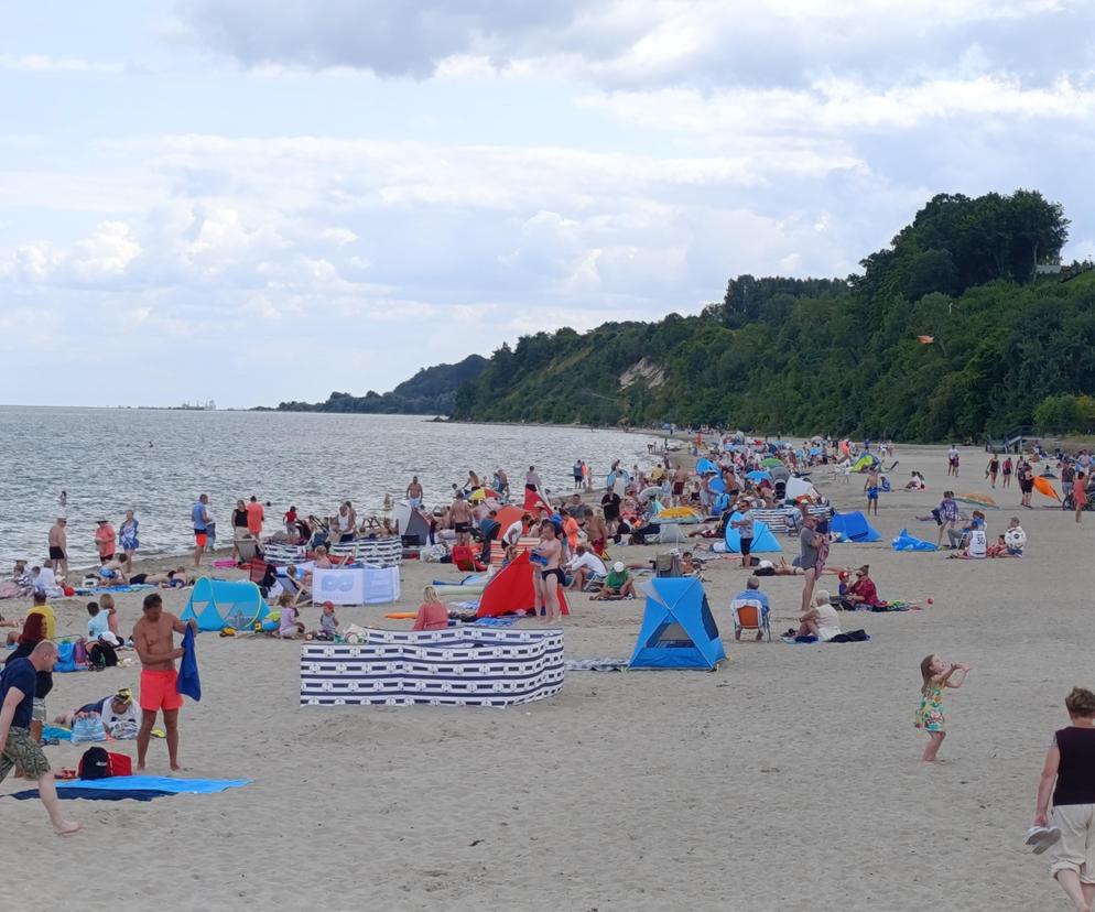 Plaża Mechelinki. Tłum w każdą sobotę i niedzielę