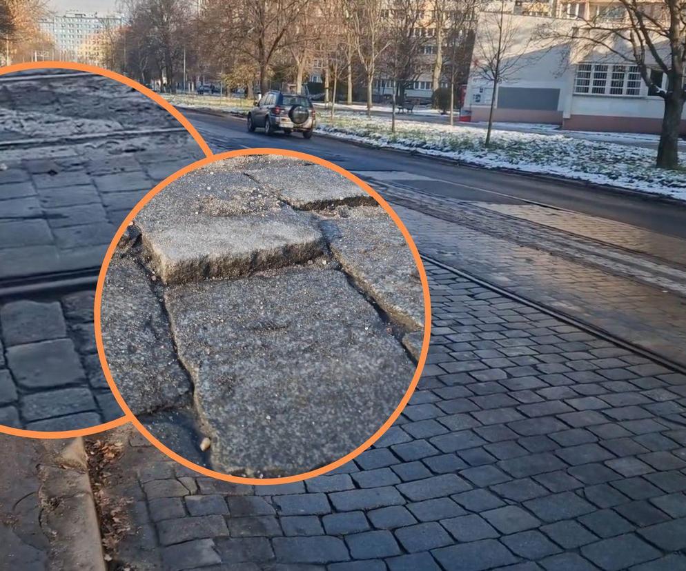 Dziury i zapadająca się kostka na ul. Gajowickiej we Wrocławiu. 5 lat temu Jacek Sutryk obiecywał remont
