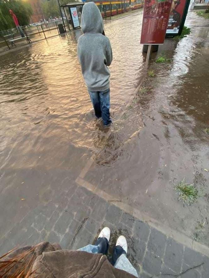  Łódź zalana po ulewie. Ulicami popłynęły strumienie wody [ZDJĘCIA]