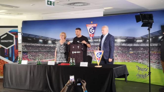 Tak kibice przywitali Łukasza Podolskiego w Górniku Zabrze. Szaleństwo na stadionie [ZDJĘCIA]