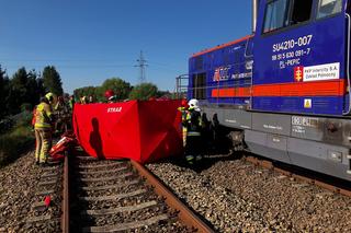Tragiczny wypadek w Starogardzie Gdańskim. Lokomotywa zmiażdżyła samochód