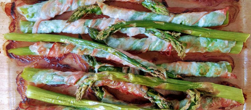 Szparagi pieczone w boczku: przepis krok po kroku