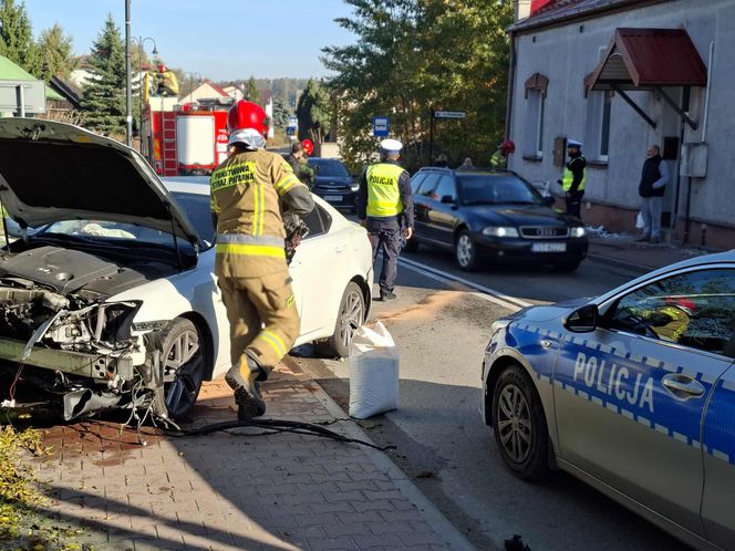 W Wąchocku auto osobowe wjechało w dom