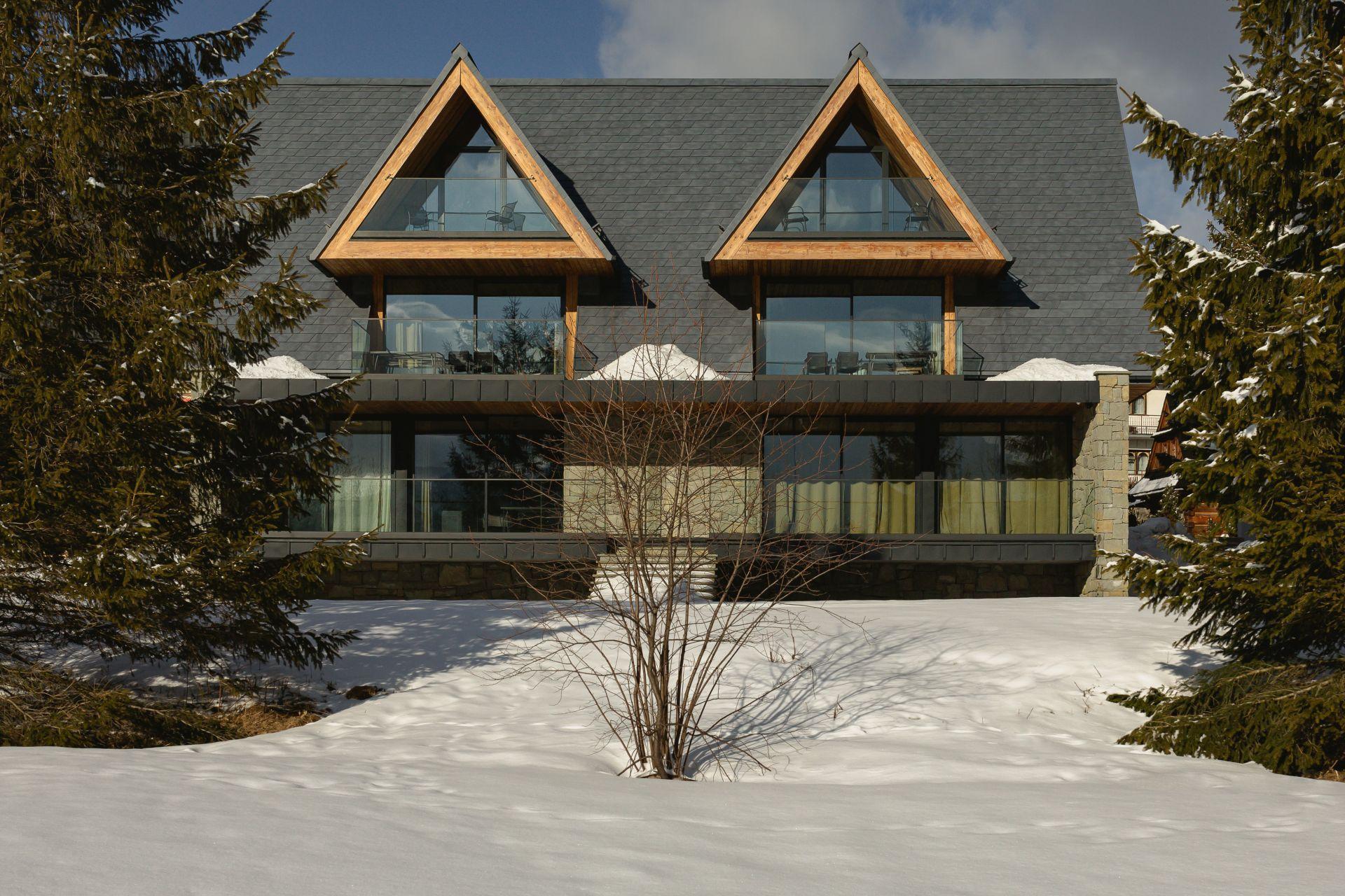 Shelter House w Kościelisku: dom w duchu tatrzańskiego schroniska