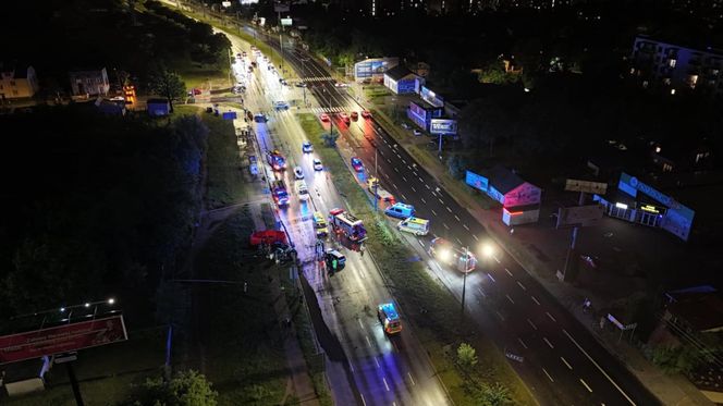  Tragedia na Modlińskiej. Dwie osobówki roztrzaskane. Są ofiary śmiertelne