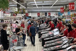 Tajemnicze wózki Auchan, to kupili klienci w Warszawie 