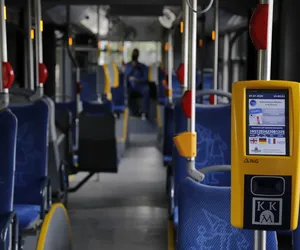 Został dotkliwie pobity w głowę. Przebywa w szpitalu. Kolejny atak na kontrolera biletów w Krakowie