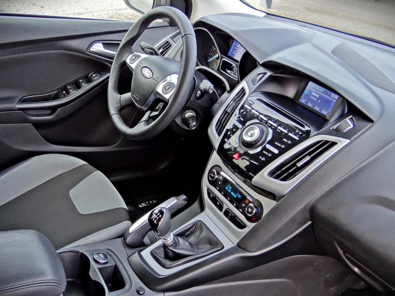 Форд фокус салон. Ford Focus 3 Interior. Ford Focus 3 внутри. Фокус 3 салон. Ford Focus 3 ambiente.