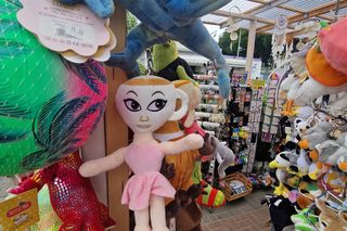 Te pamiątki kupuje się teraz na wakacjach. Najbardziej schodzą „brainroty”