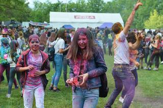 Lublin „wybuchł” kolorami. Holi Festival nad Zalewem Zemborzyckim