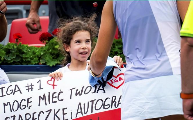 Iga uszczęśliwiła małą Oliwkę