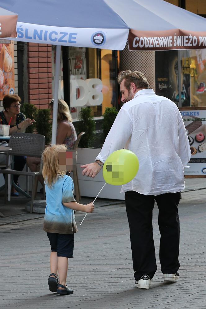 TWARDY "SCYZORYK" MIĘKNIE PRZY SYNU.